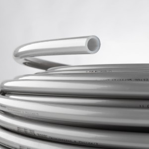 Труба напорная из сшитого полиэтилена с барьерным слоем EVOH, тип PE-Xa, 20(2,8) бухта 100м (Россия)